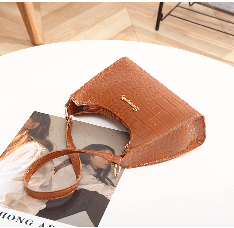 All Seasons Season Women's Medium Pu Leather Solid Color Crocodile Classic Style Streetwear Zipper Underarm Bag