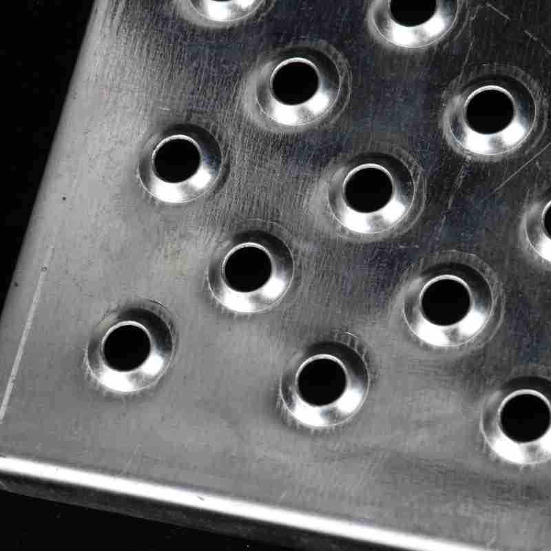 金属防滑脚踏板 厂家供应不锈钢防滑踏板 金鱼眼孔防滑走台踏步板