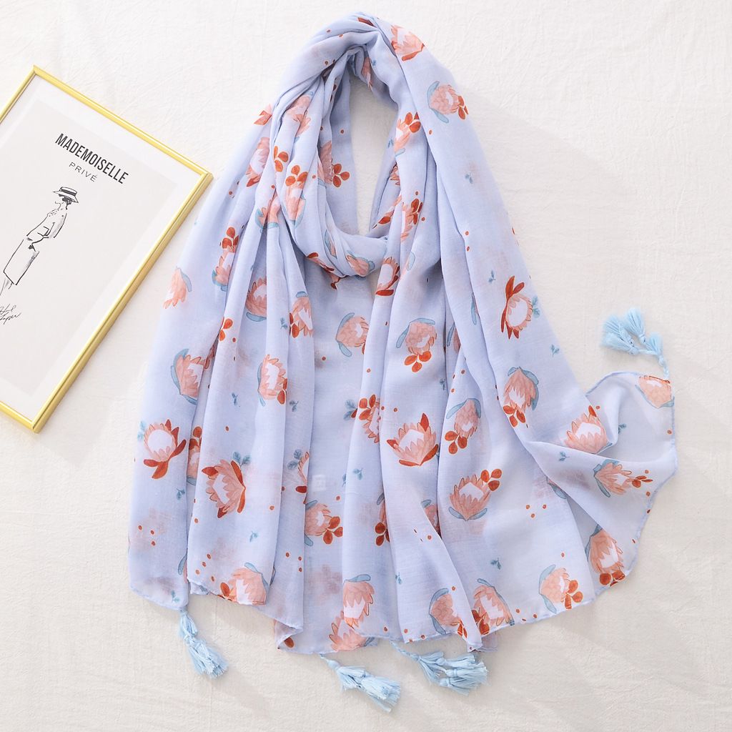 2022 primavera y verano nueva pequeña bufanda de seda fresca larga borla chal azul claro flor impresa bufanda de algodón y lino para mujeres