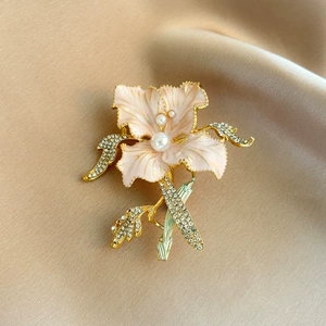 Chinese-Style Pearl Flower Tassel Brooch for Women, Exquisite Rhinestone Enamel Brooch, Retro Suit Qipao Pin, Trendy