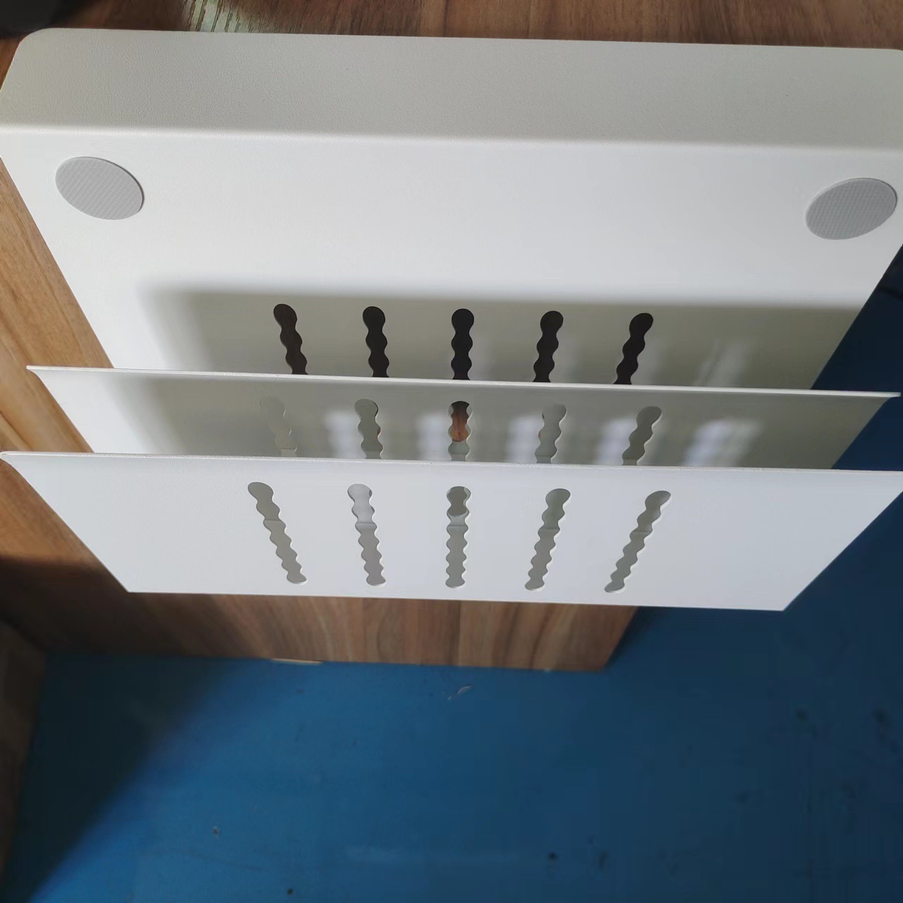 액세서리가없는 흰색 이중 노트북 보관 스탠드