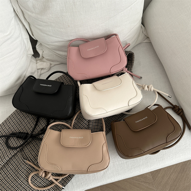 Bolsa de brazo de color sólido para mujeres 2024 invierno nuevo estilo de moda textura casual bolso de hombro estilo exterior simple bolso de moda