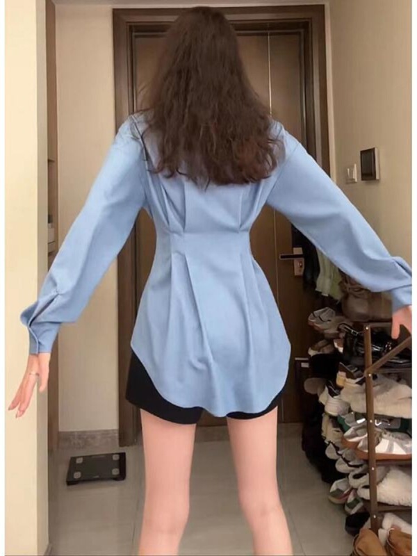 大きいサイズの婦人服の太ったmmのデザイン感は襟をひっくり返して腰のしわの長袖のシャツの女性の秋の気質を収めます。|undefined