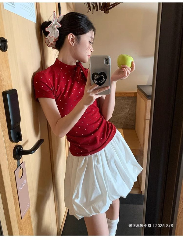 デザインされた赤い水玉模様の女性用半袖Tシャツ、夏用右肩スリムフィット、ホットガール用のリボンストラップ付きトップ|undefined
