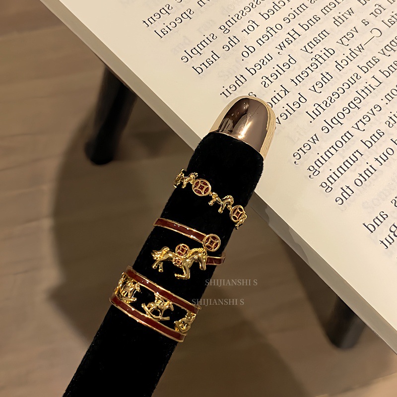 Vintage Niche Rocking Horse Adjustable Open Ring with High Aesthetic Appeal, Creative and Versatile Accessory