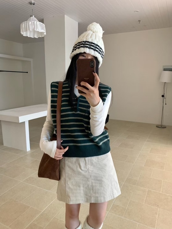 条纹撞色v领纽扣针织马甲女2025秋季新款复古宽松百搭毛衣背心|undefined