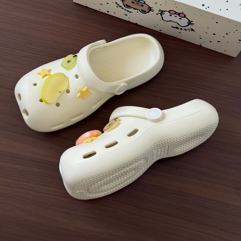 New niche healing-style perforated shoes for women, cute apple accessories, versatile and comfortable slip-on sandals for summer outdoor wear New niche healing-style perforated shoes for women, cute apple accessories, versatile and comfortable slip-on sandals for summer outdoor wear