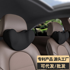 車の愛のハート型の車の首の枕の用品は枕に寄りかかって車の上で寝ます。車の首の枕のシートのヘッドレスト