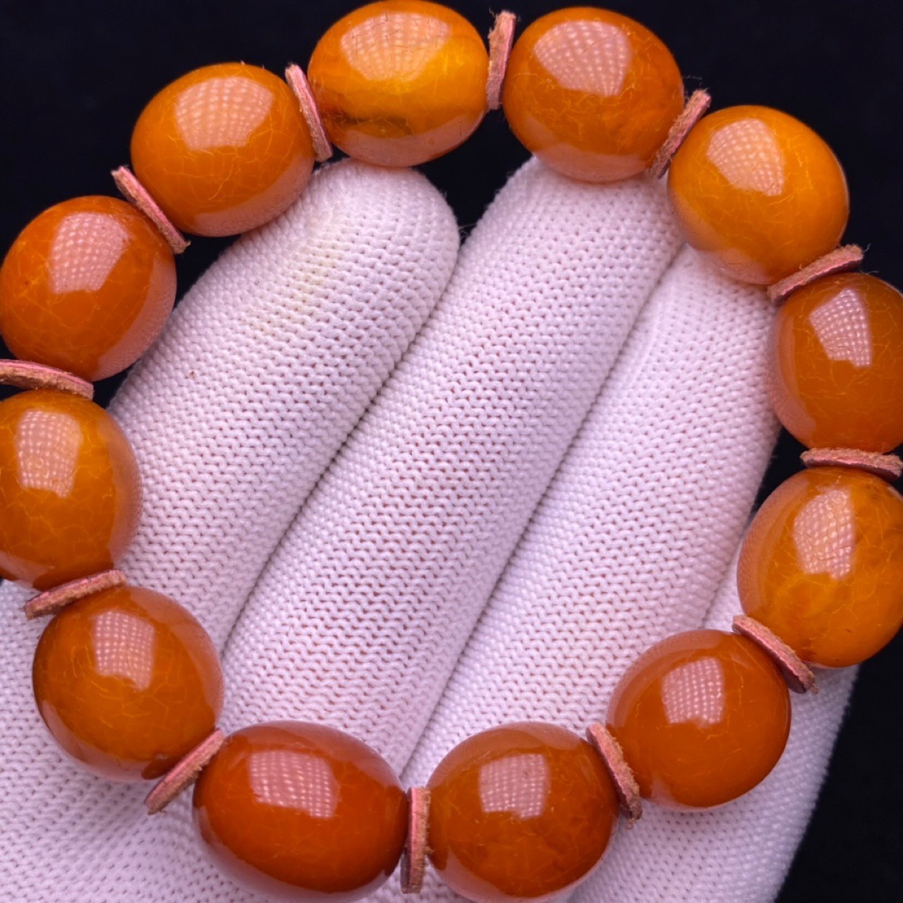 Ore beeswax west Asia Reflux Jujube shaped bead bracelet ? Rich wax texture ? Weathered lines are distinct