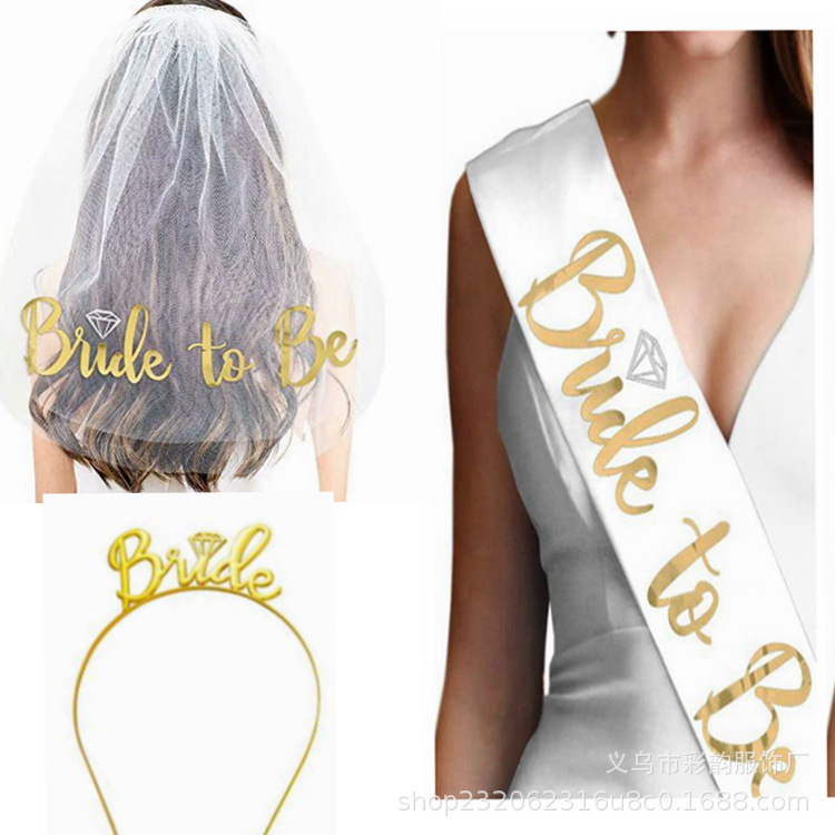 Traje de tres piezas de oro