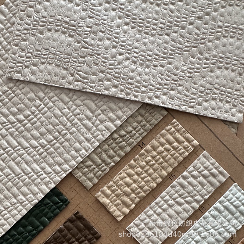 皮革压褶皱波浪泡泡革PVC人造革箱包手袋装饰革礼盒包装革现货