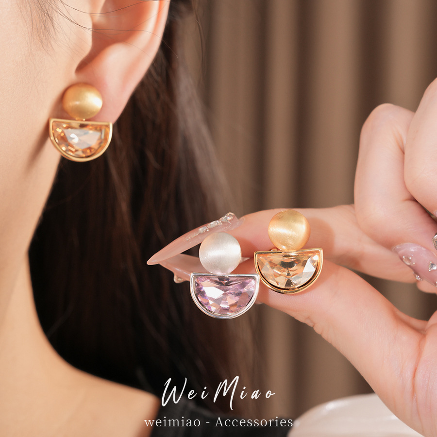 Diamante semicircular orejas de mujer sin agujeros de orejas personalidad simple temperamento amplio aretes ligeros de lujo alta sensación auriculares al por mayor
