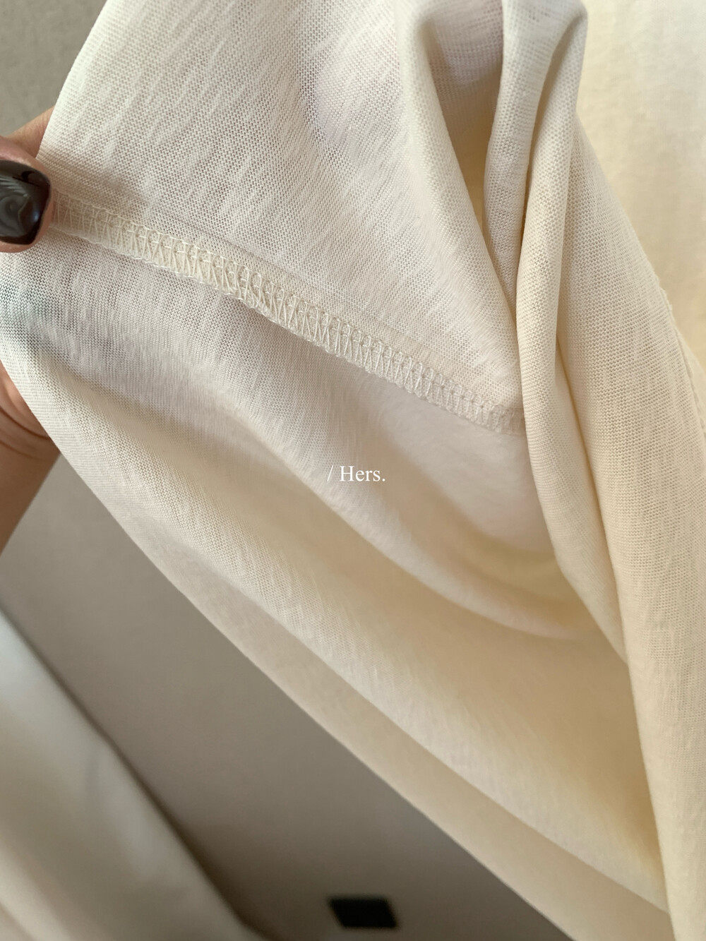 Áo thun nữ cổ tròn tay ngắn phối khăn choàng ren hai lớp — Bột củ sen, trắng ngà, Pho mát chi tiết 18