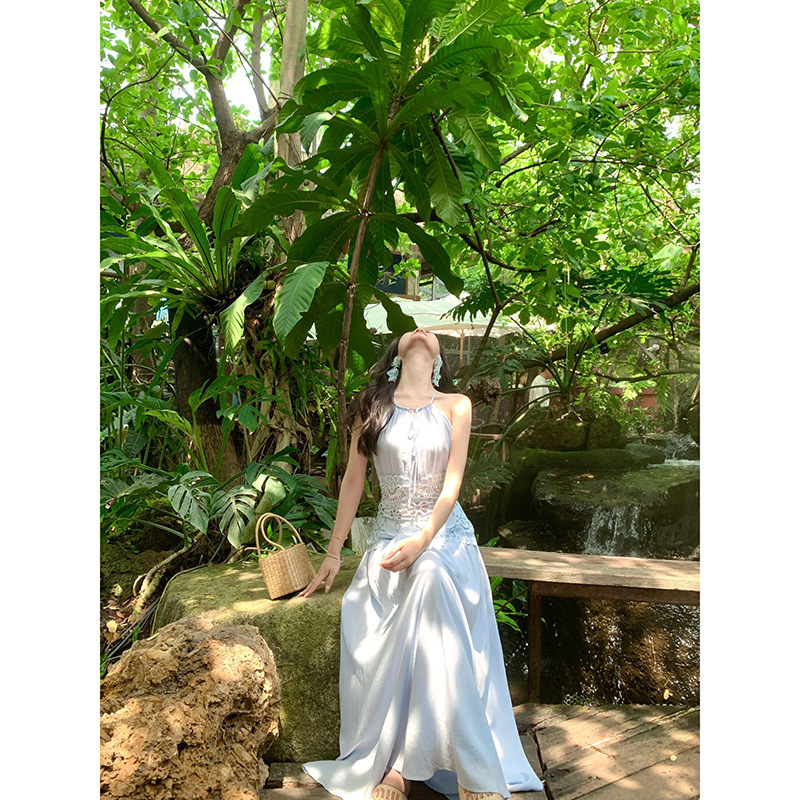海边度假风刺绣挂脖连衣裙女夏季新款法式气质收腰绝美吊带长裙子|undefined