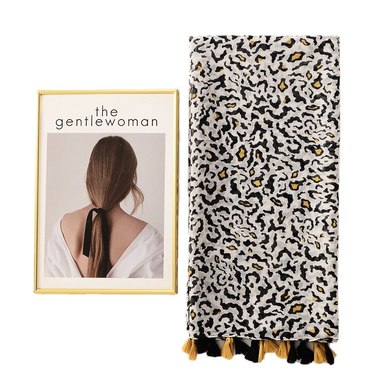 Comercio exterior nuevo color caliente leopardo borla decorativa bufanda de seda algodón y lino sensación bufanda viajes fotografía protector solar chal