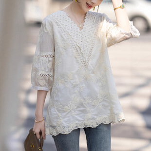 Design Sense Shirt Women's 2025 Summer New Arrival Heavy-duty Stitching V-neck Hollow-out Short-sleeved Elegant All-match Small Shirt Top