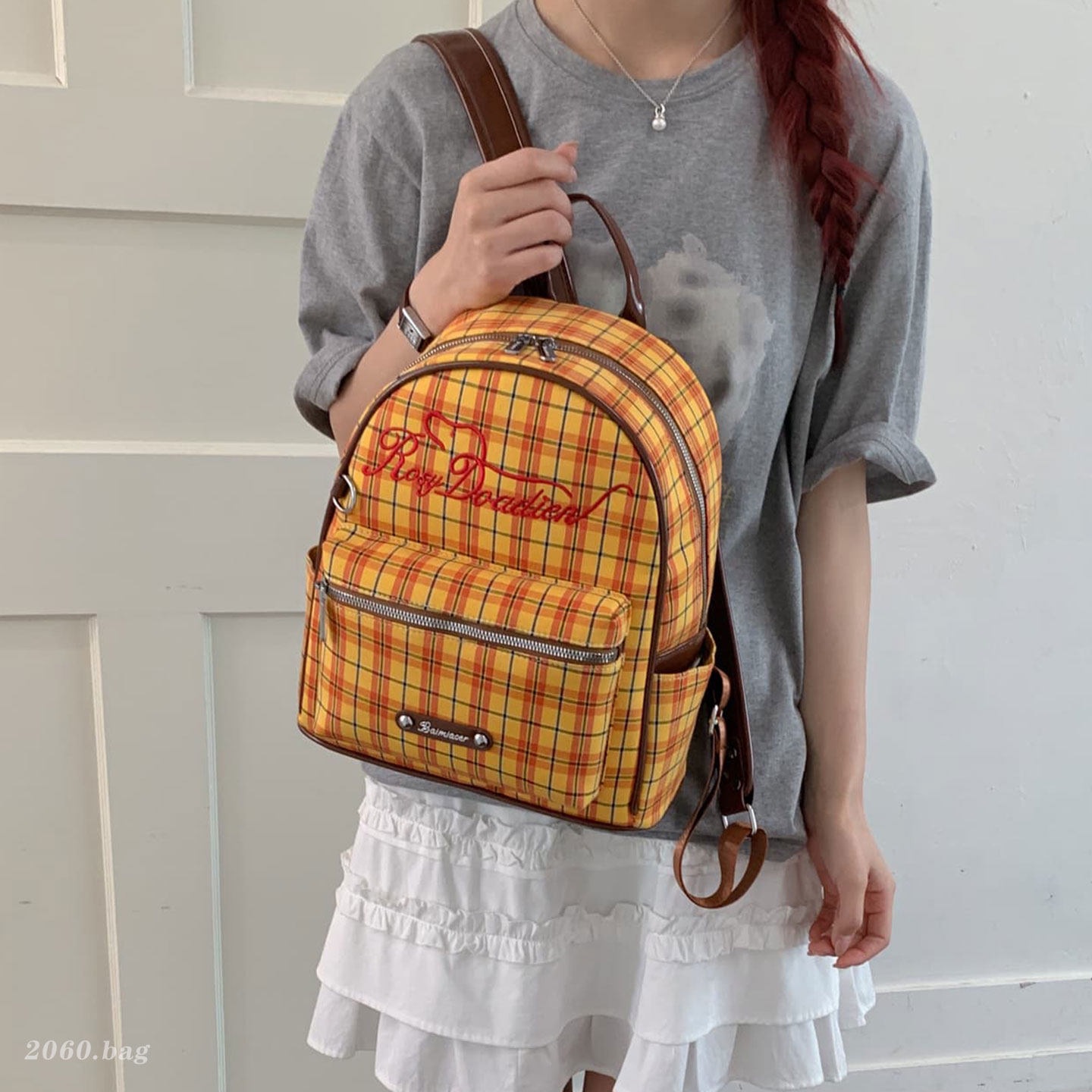 Mujeres de viaje nueva mochila de estilo cuadrado, mochila bordada de moda para niñas 2026 no letras mochila de estudiantes
