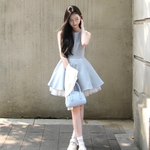 �羳��ʽ���|�{ɫ�o�䱳���B��ȹ��Ů�ļ�5���ٽz߅�������ȹƴ