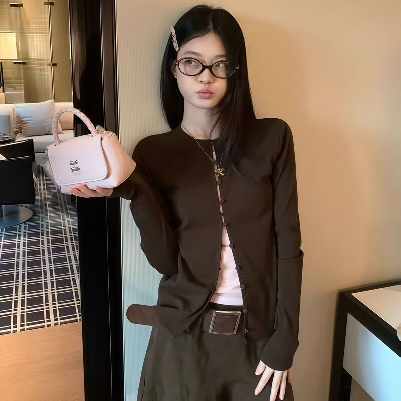 Korean-style retro faux two-piece base shirt for women, early autumn model, can be worn as an outer layer, slim-fit long-sleeve t-shirt top Korean-style retro faux two-piece base shirt for women, early autumn model, can be worn as an outer layer, slim-fit long-sleeve t-shirt top
