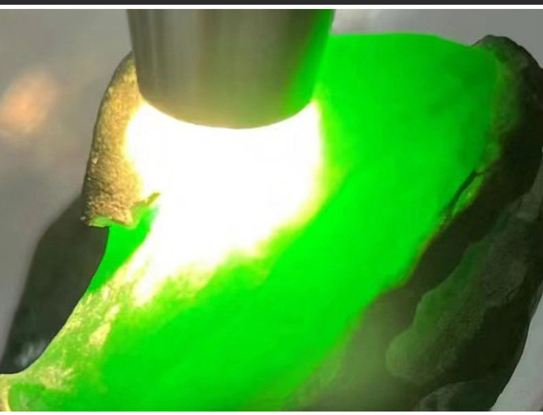 Jade Identification Flashlight with Four Light Sources for Inspecting Jade Jewelry, Strong Light for Banknote Verification, Anti-Counterfeiting 65Nm Ultraviolet Light