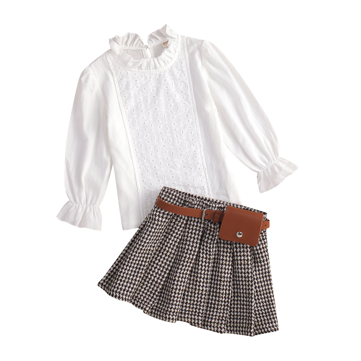 Tredelat set med barnkläder i svart, ståkrage, topp med svampkant, lanternärm och rutig plisserad kjol._voghion.com