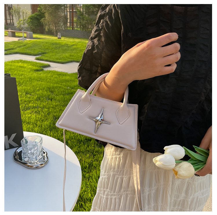 Semplice nuovo stile estivo 2023, popolare quest'anno, borsa quadrata piccola a tracolla portatile da pendolarismo casual in stile occidentale per donna_voghion.com