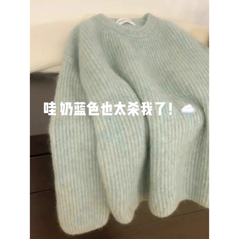 アライグマの丸首のセーターの女性の秋冬の中に小さい子の頭のニットの服を掛けてゆったりとしています。|undefined