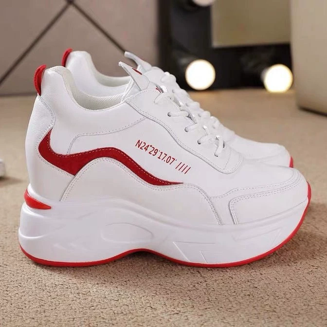 Весенние кроссовки, повышающие рост, женские повседневные кожаные туфли для папы на платформе, женские белые туфли, женская обувь на шнуровке, оптом