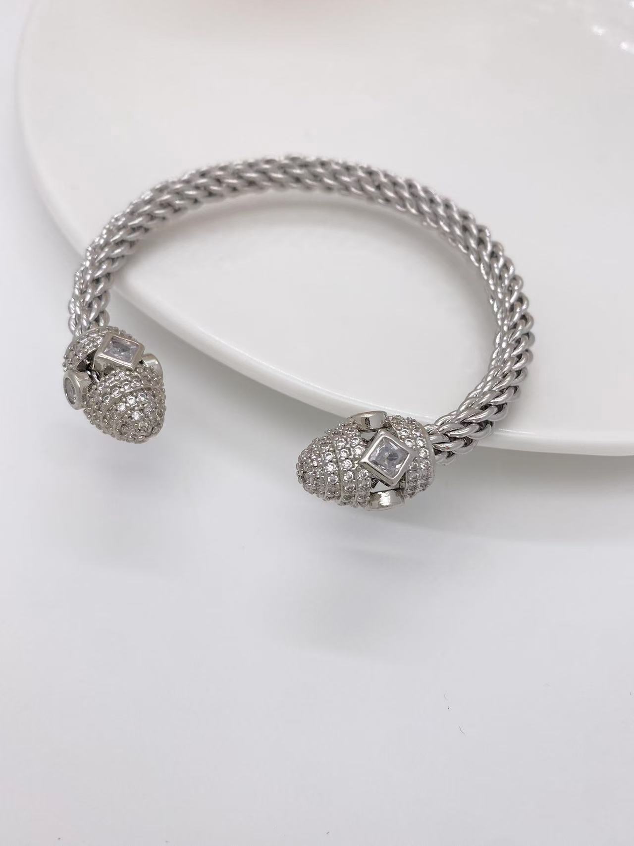 화이트 골드 팔찌