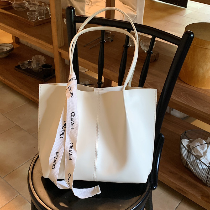 Fashionable Commuter Large Capacity 2023 New Women's High end and Western Style Versatile Shoulder Popular Tote Bag_voghion.com