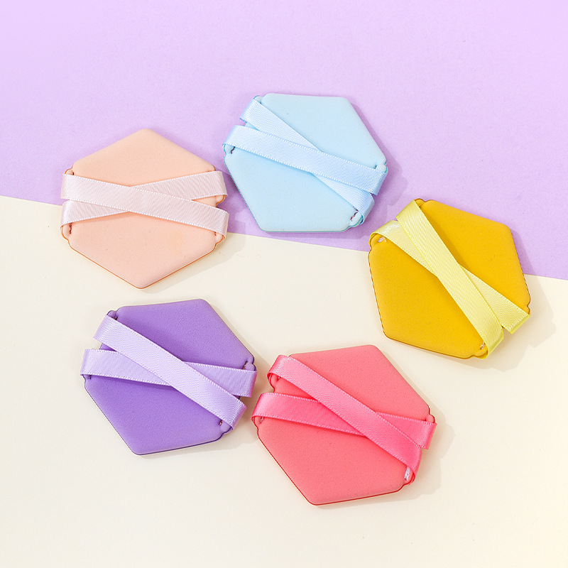 La borla de polvo de doble cinta personalizada de fábrica no come polvo, se agranda en el agua, cojín de esponja de maquillaje sin látex de diamante hexagonal