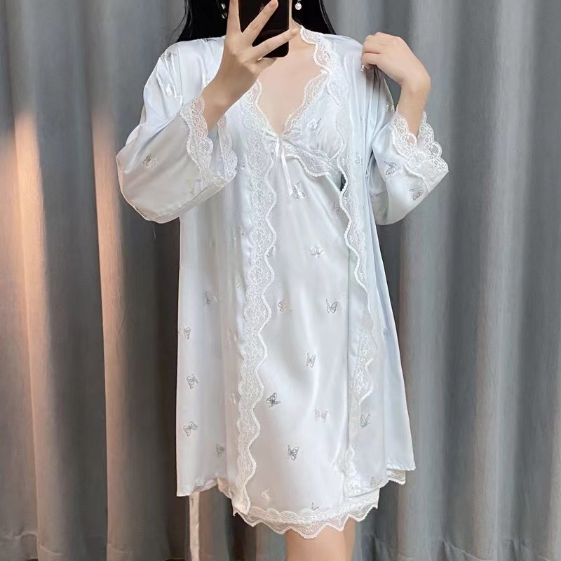 파란색 잠옷 + 레이스 가운