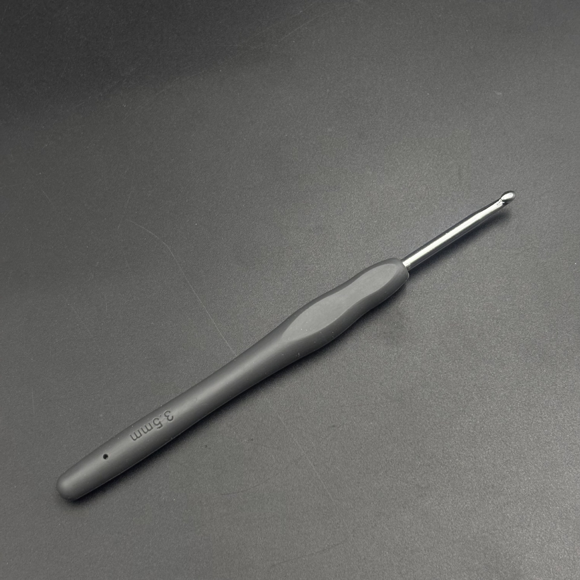 Tejido a mano arco iris ganchillo de mango suave TPR ganchillo de mango suave sólido ganchillo de aluminio ganchillo conjunto de agujas de lana