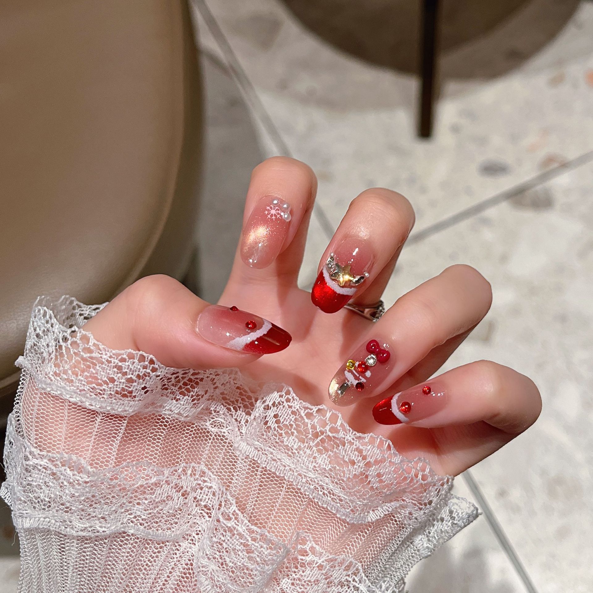 Navidad usa uñas elípticas cortas rojas francesas uñas arco blush copo de nieve uñas cubiertas usadas al por mayor