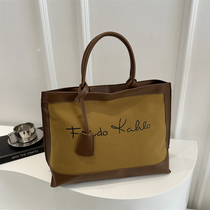 Casual retro alta sensación de bolsas portátiles de gran capacidad para mujeres 2025 nueva moda de color de viaje bolsas de mano