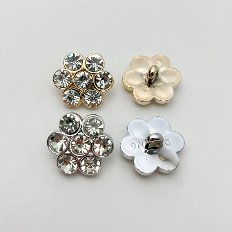 Factory in stock wholesale high-grade coat sweater button flower type environmental protection diamond environmental protection light luxury hand sewing decorative buckle