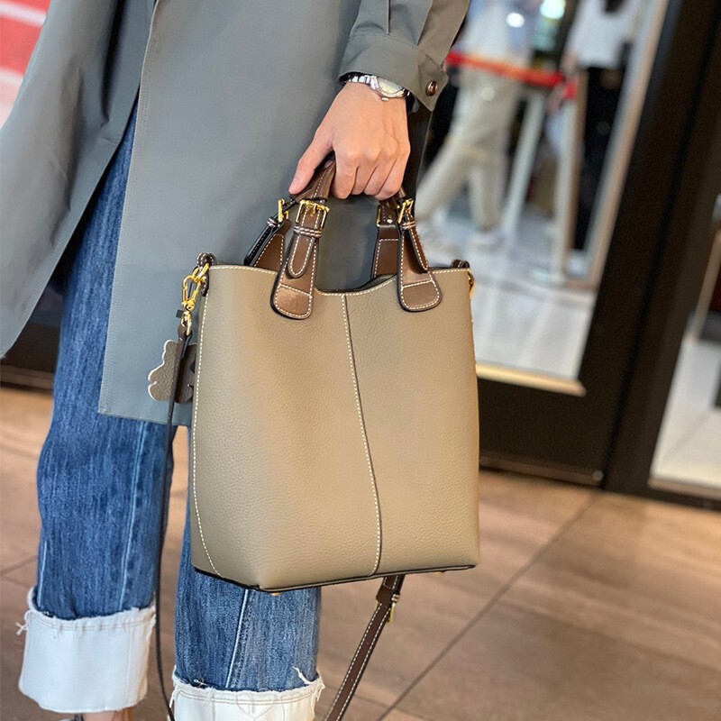 2025 New First Layer Cowhide Bucket Women's Bag High-End Easiest for Match Commuting Large Capacity Handbag Tote Bag Crossbody Bag