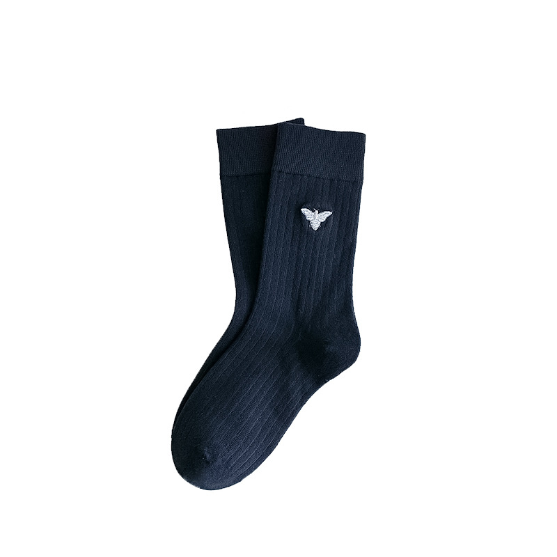 Calcetines de verano para mujeres de color sólido simple patrón de bordado mediano calcetines de algodón transpirable calcetines de mujer Zhuhai al por mayor