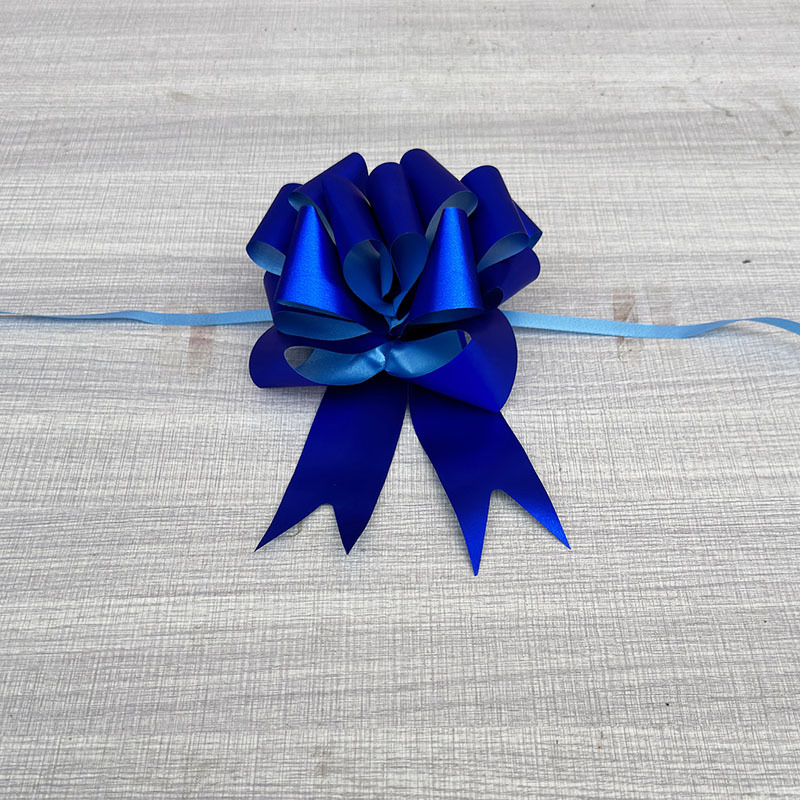 Navidad, víspera de Navidad, manzanas, manzanas, embalaje de regalos de boda, arco de boda, flores de mano, decoración del coche de boda