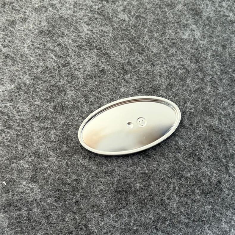Suitable for Land Rover grille emblems, including the Range Rover Sport, Evoque, Velar, Discovery Sport, and rear tail emblems, featuring an oval logo