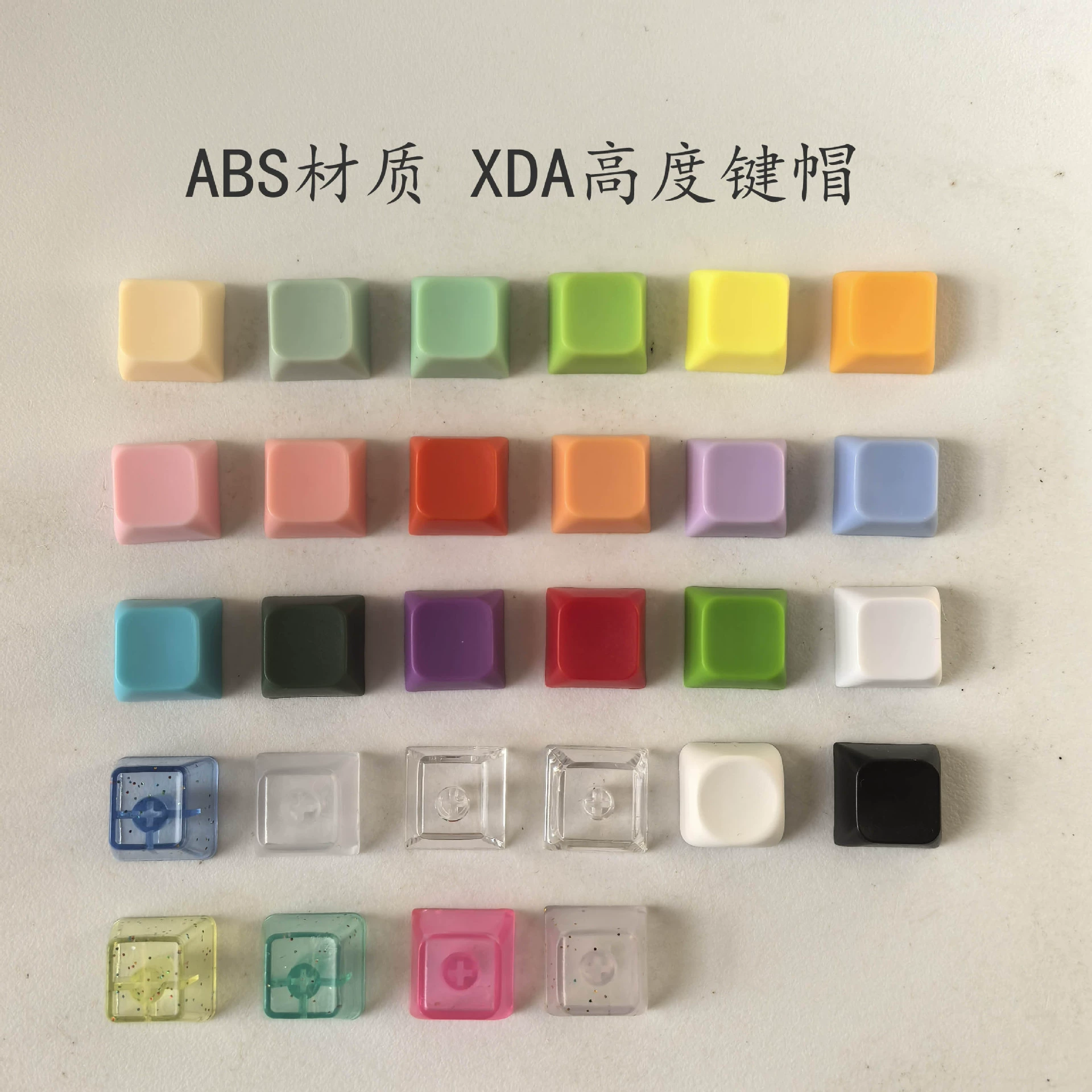 Многоцветная многоцветная клавиатура из нескольких материалов