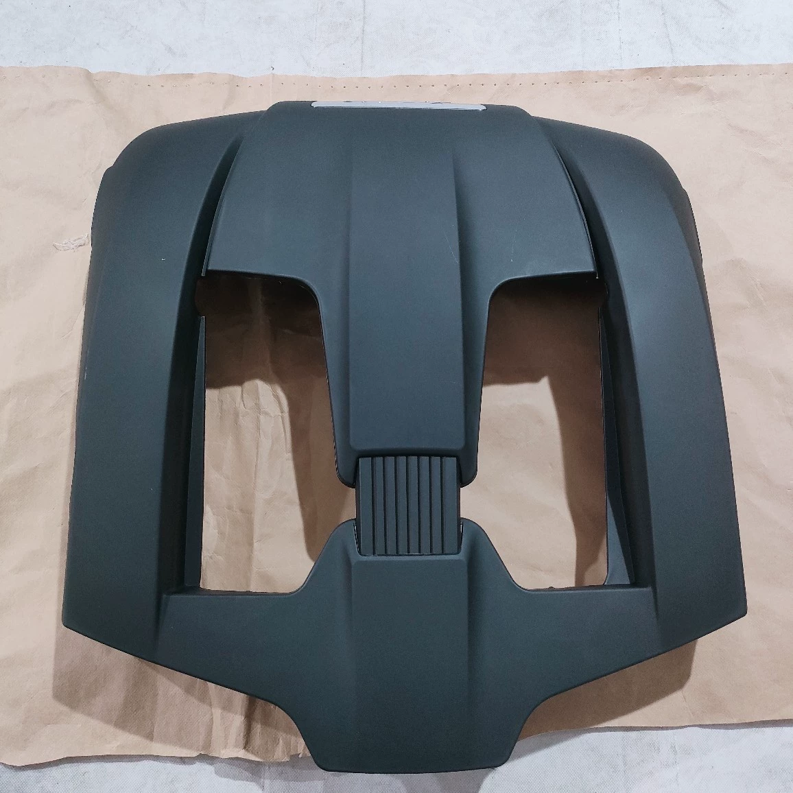 Cayenne 3,0 T крышка двигателя 95811021330