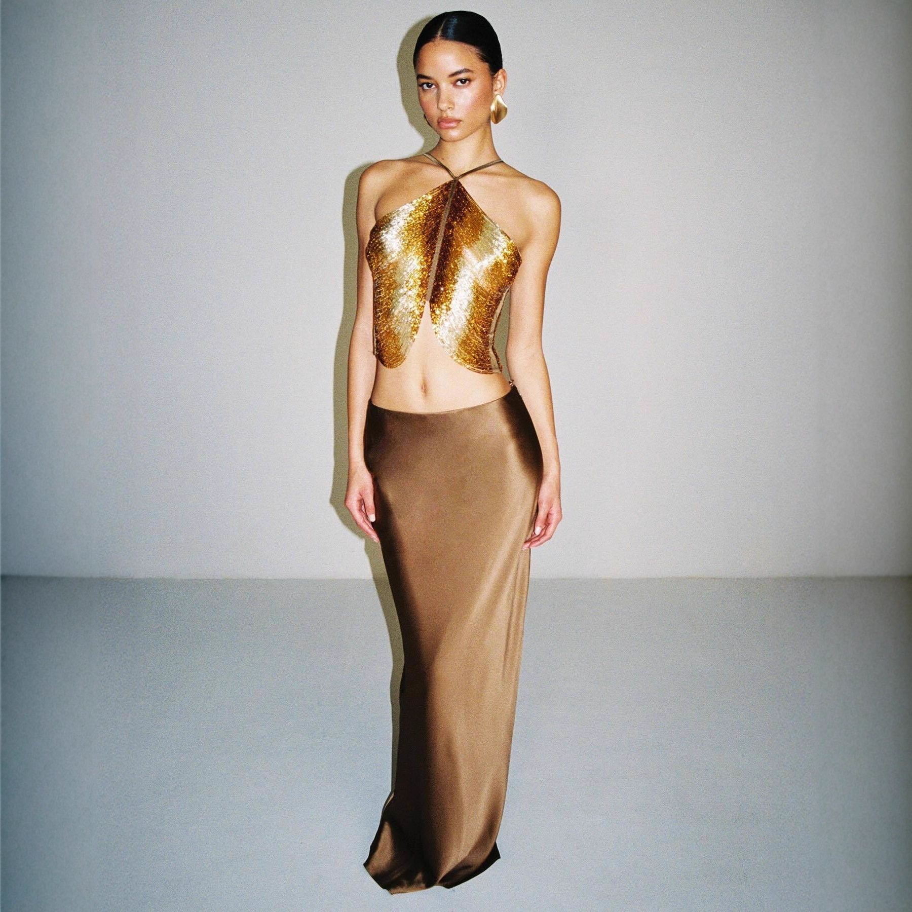 欧美亚马逊跨境专供时尚亮片挂脖露背吊带连衣裙2025年春夏新款