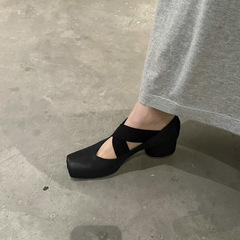 バレエシューズの女性のレトロな太ヒールの靴