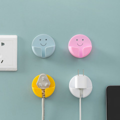 データケーブル充電器電源プラグソケットフックプラグフック穴なしプラグ固定器笑顔フック