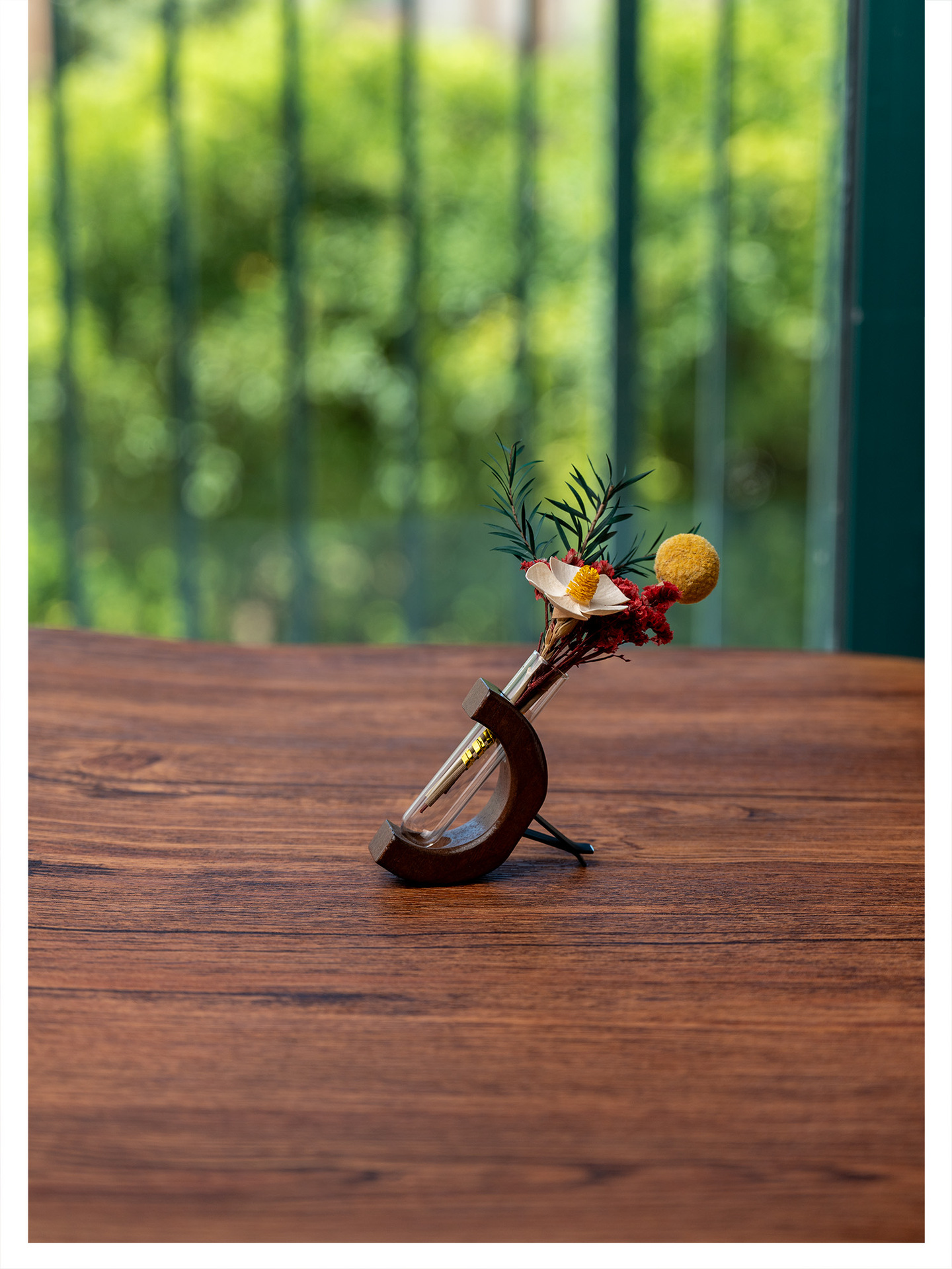 Car Air Outlet Vase Flower Arrangement Aromatherapy Perfume Ornaments Center Console Hydroponic Solid Wood Car Decorations Couple Model