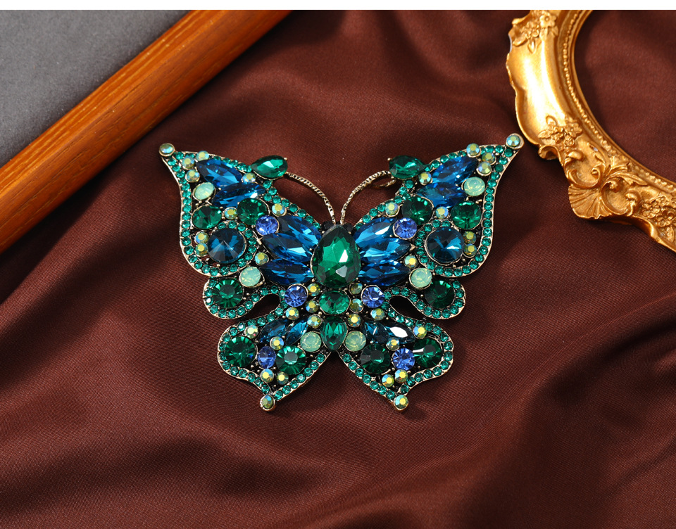 Retro Butterfly Alloy Rhinestone Women's Brooches display picture 1