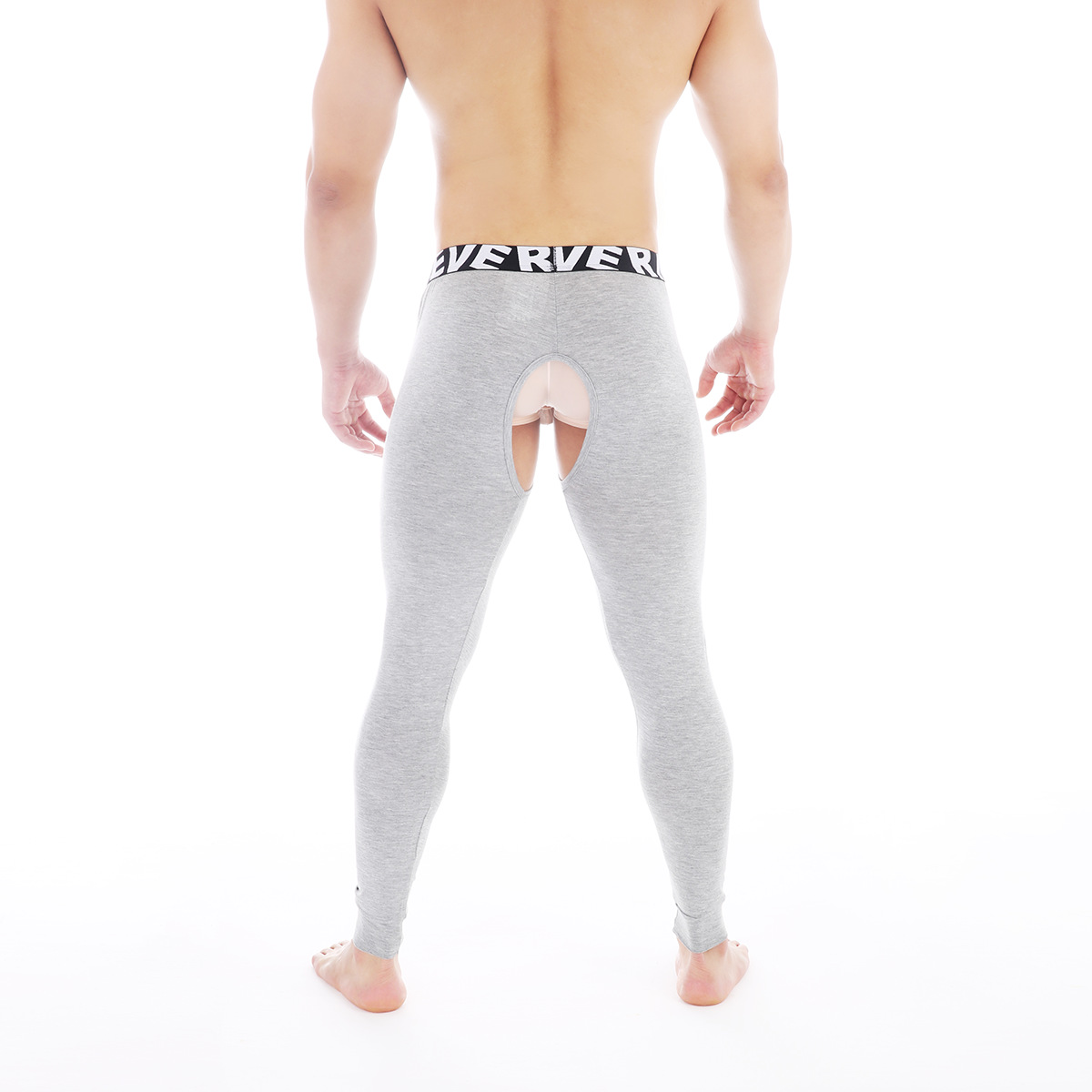 CLEVER-MENMODEの男性のモーデールは保温下着を修理します。