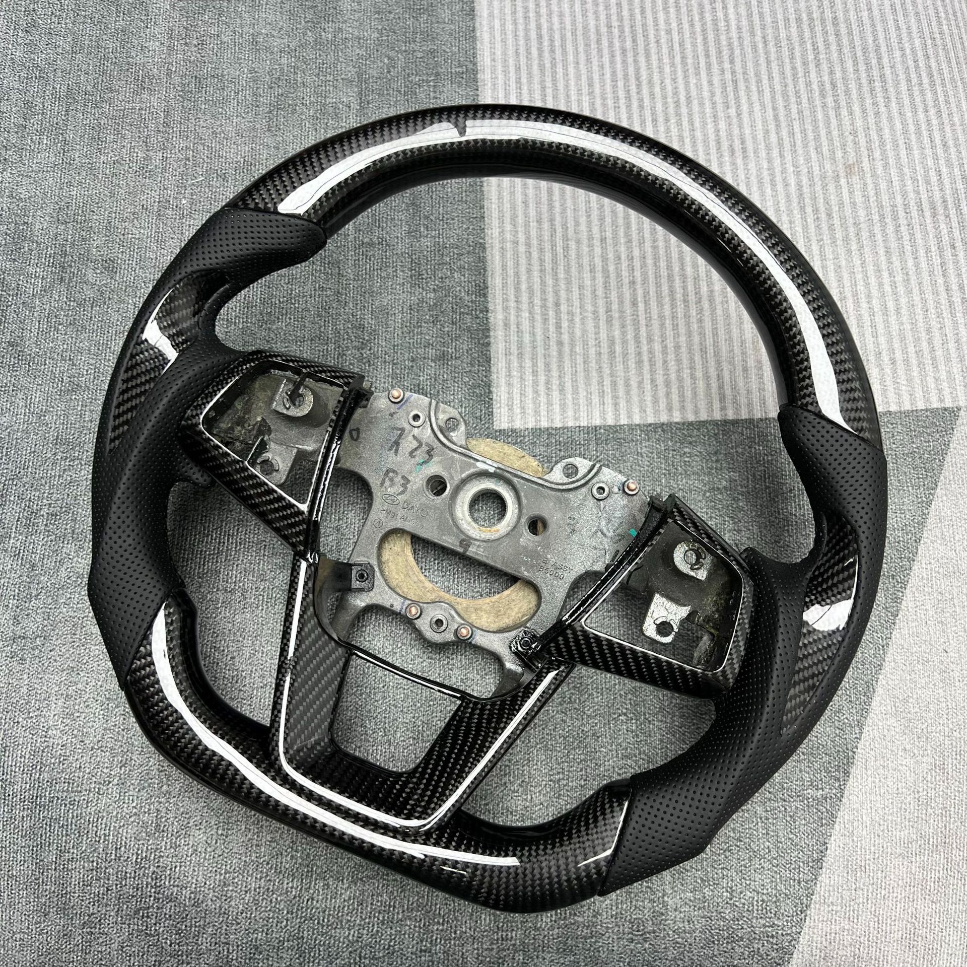 Suitable for Geely Xingrui, Xingyuan, Emgrand, Xingyue L, Galaxy L6, Binyue Carbon Fiber Steering Wheel Modification and Customization