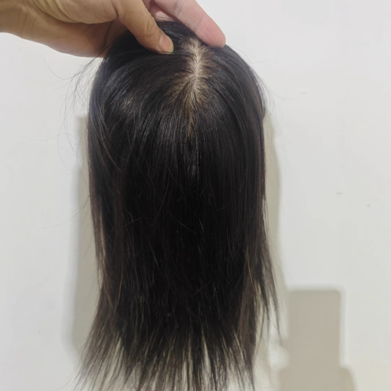 かつらの女性は全部本物の人が二重に針を渡して、髪を補充します。|undefined